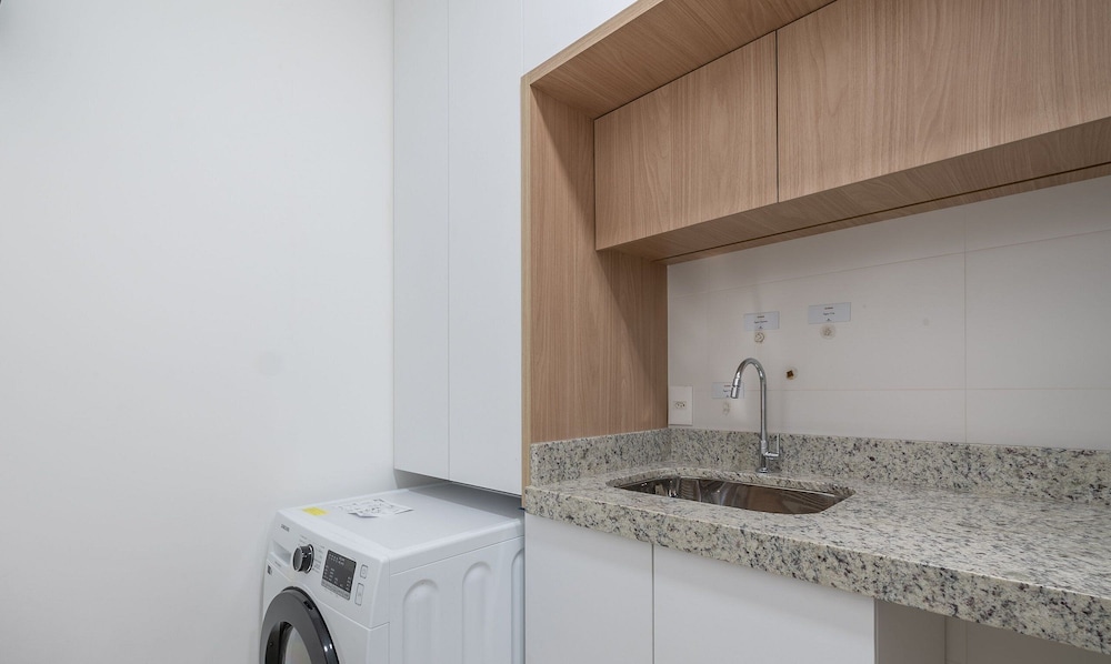 3BR Apt w/ Pool & gym 180m - Ltt803