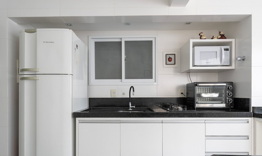 Apt 1 Block From Beach in BC Great Location Cep093