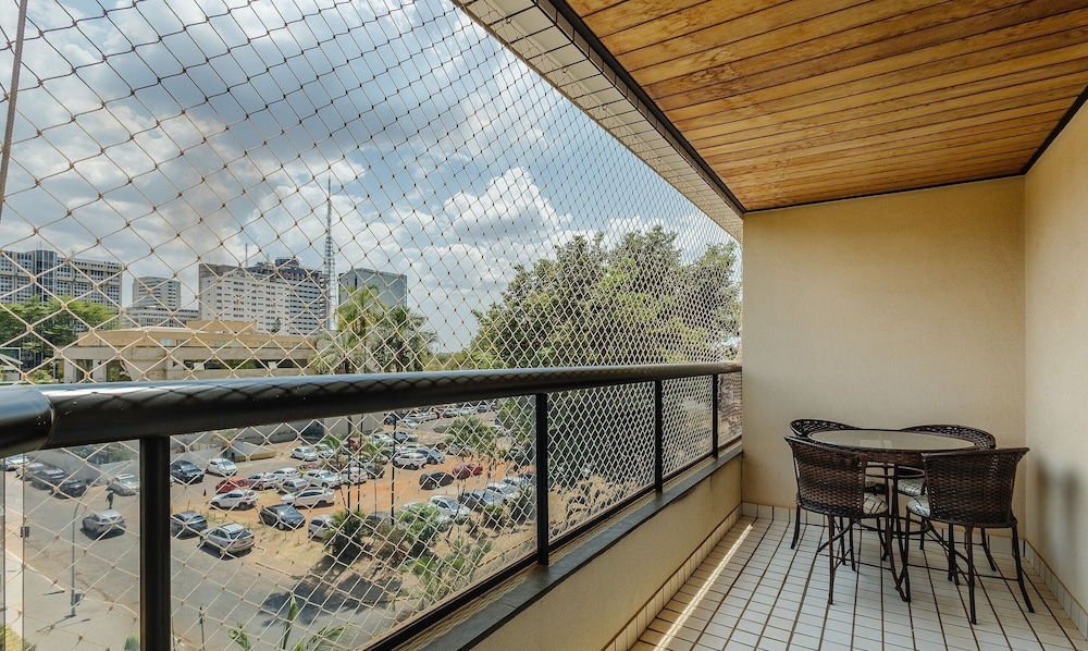 Apart in a Condo With a Pool in Asa Sul Bhe0405