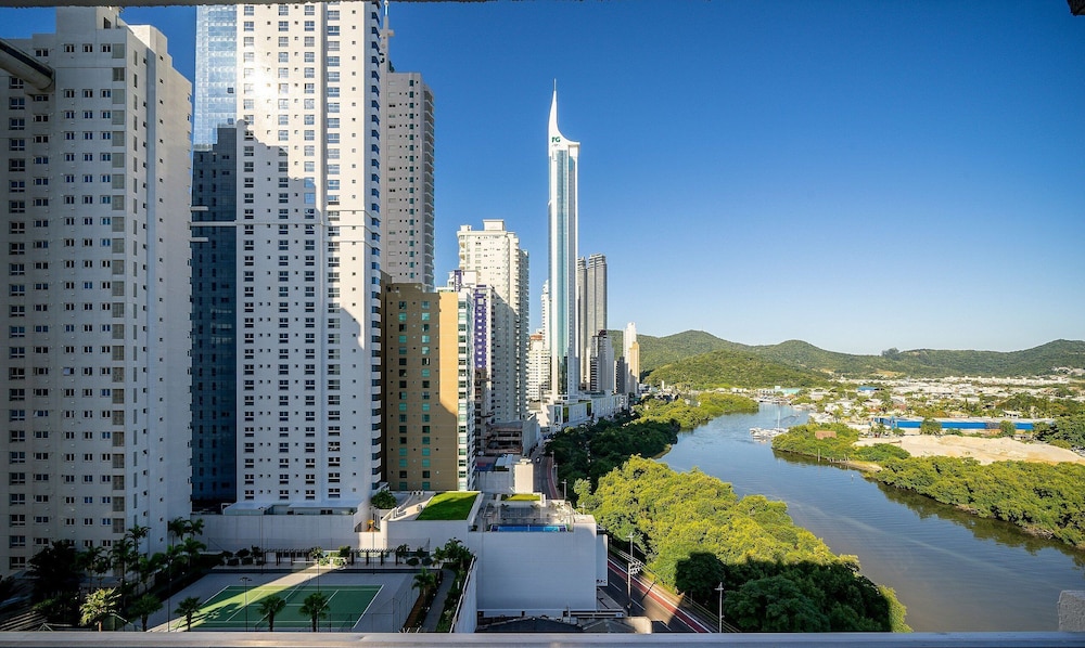 2BR apt 150m Beach Balneario Camboriu Esd143