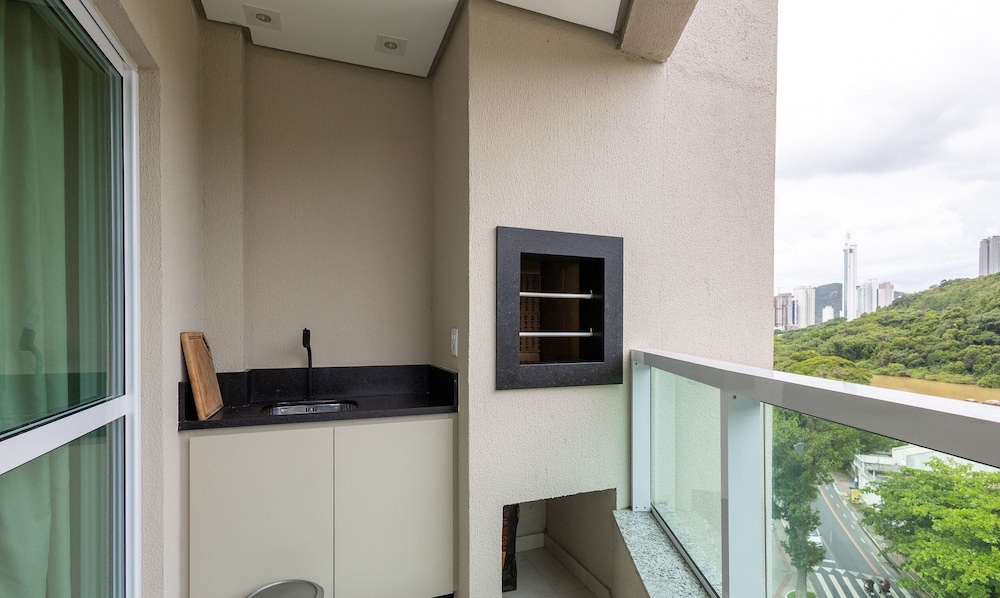 Modern 2BR Apt Close to the Beach Stl0702