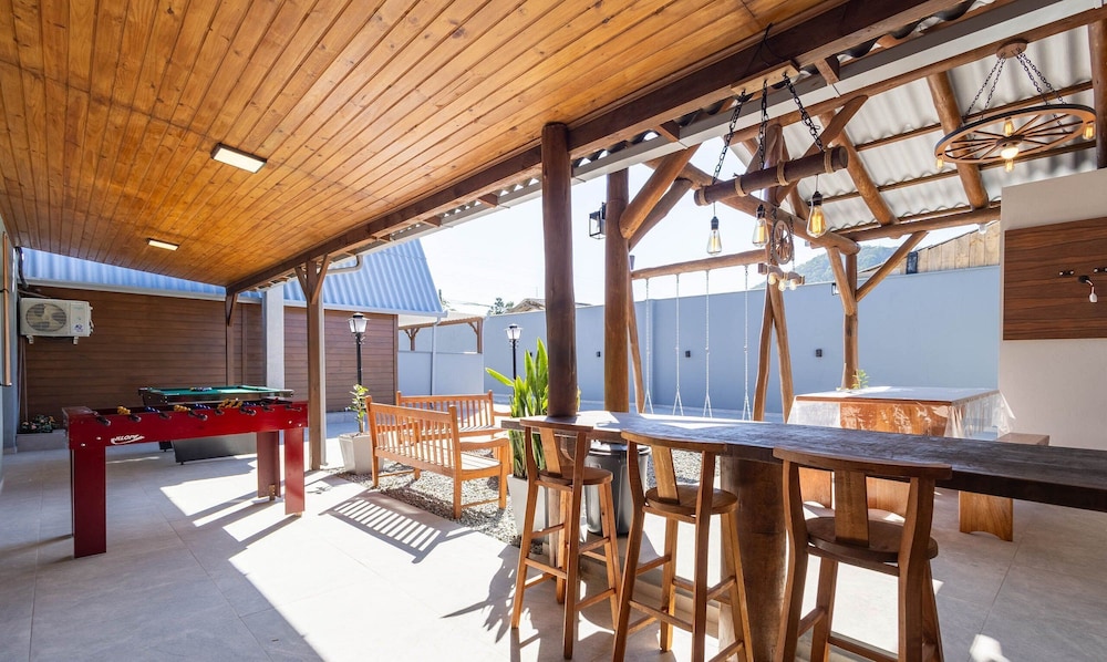 Comfortable and Sophisticated Accommodations Just Minutes From the Beach - VIL
