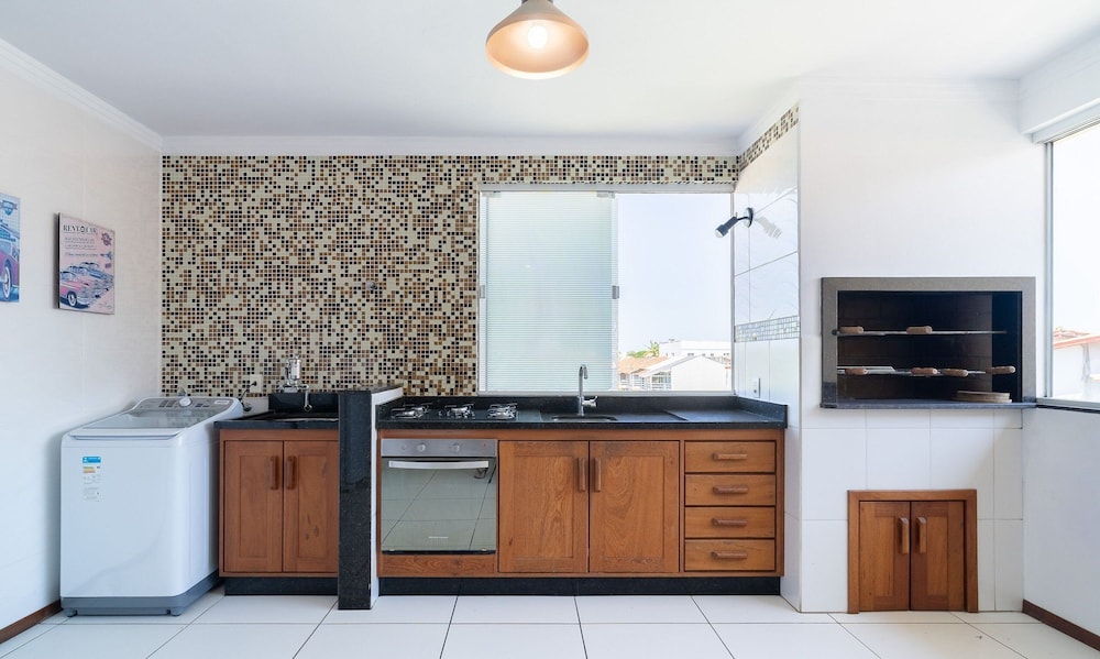 House w/ 3BR and BBQ Area in Ingleses Odi0487