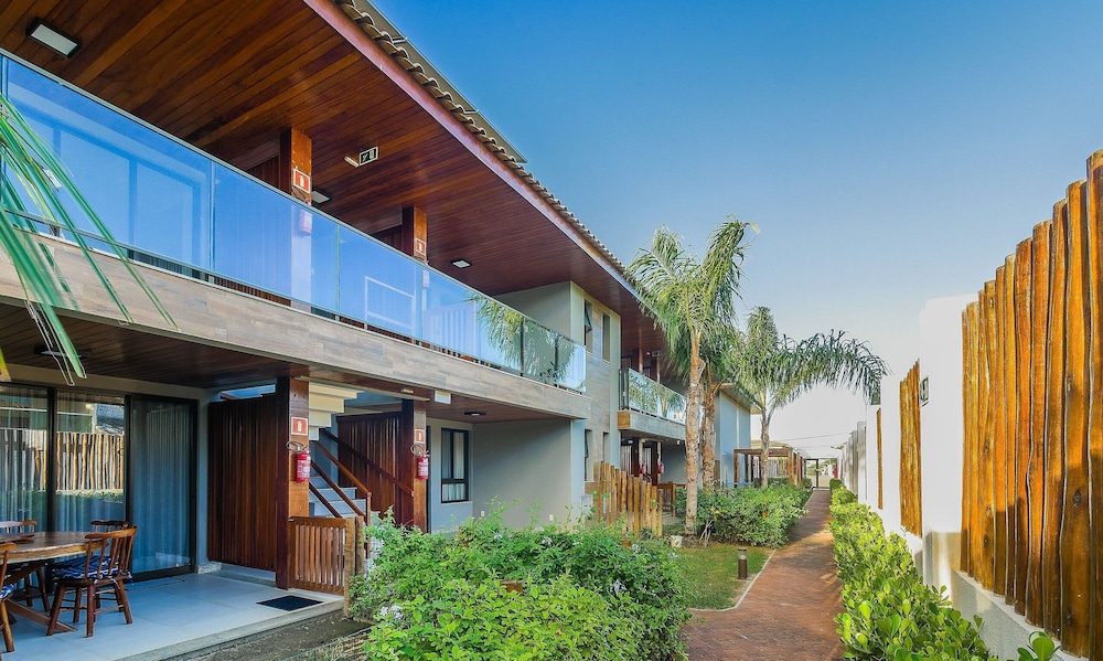 2 Suite Apartment in Condo With Pool Eko0008