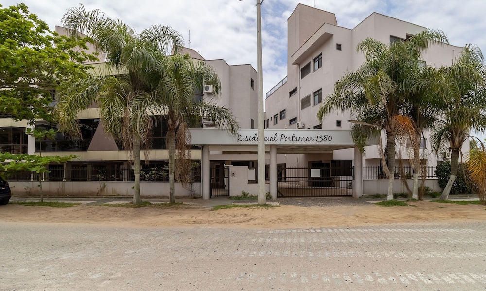 Beira-sea Condominium in Ingleses Norte - POR