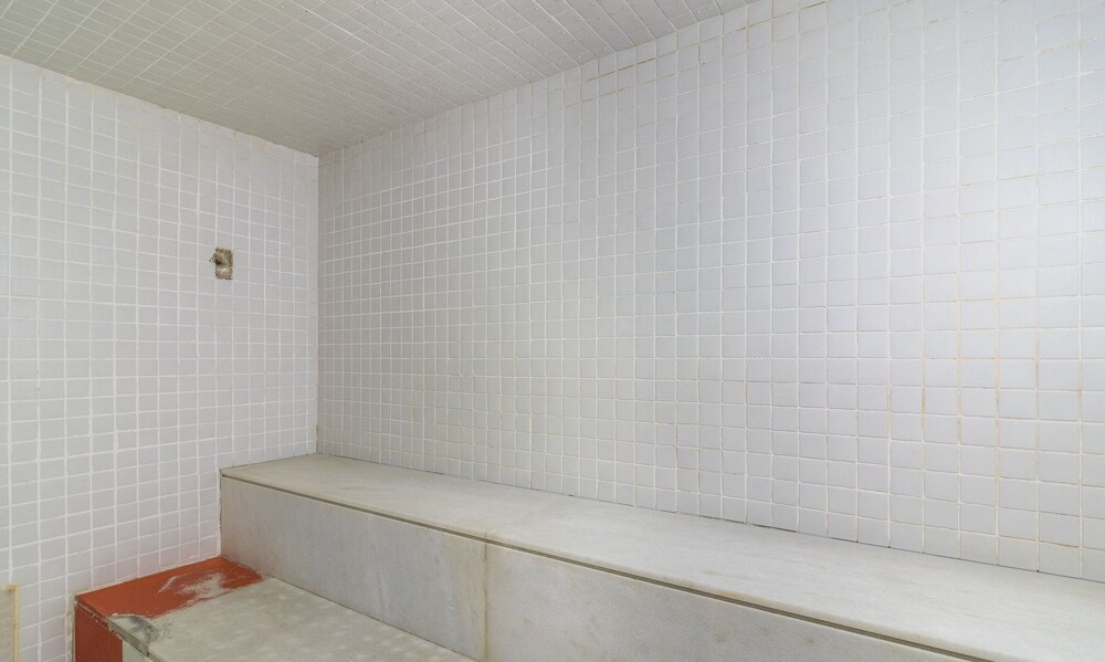 1 Bedroom Apartment in Oceanfront Condo Mnda0217