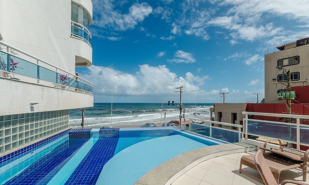Apt w/ Balcony & View, Steps From the sea Opr0303