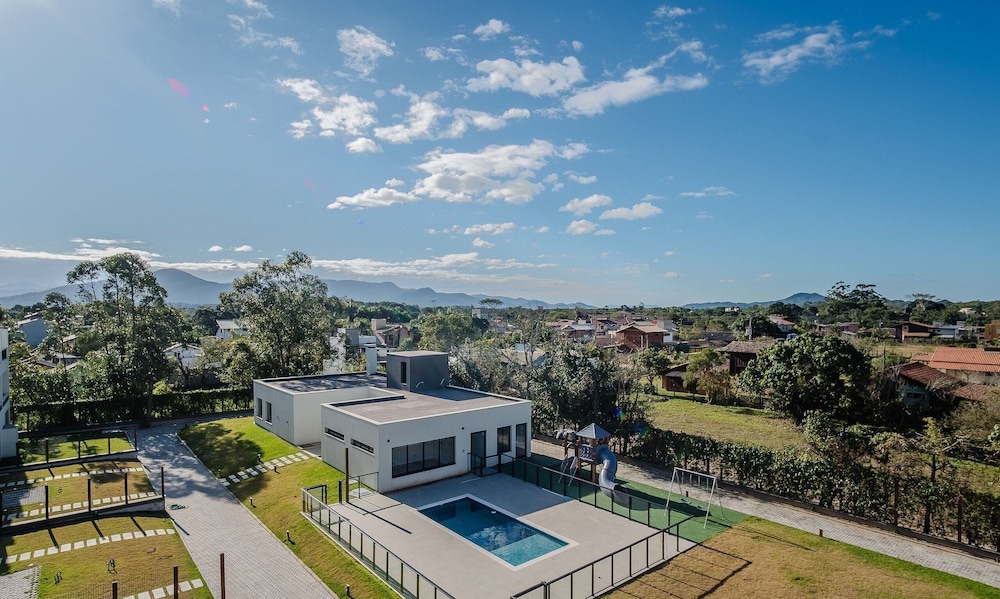 Condominium w/ Pool 500m From Ibiraquera Lagoon - VRS