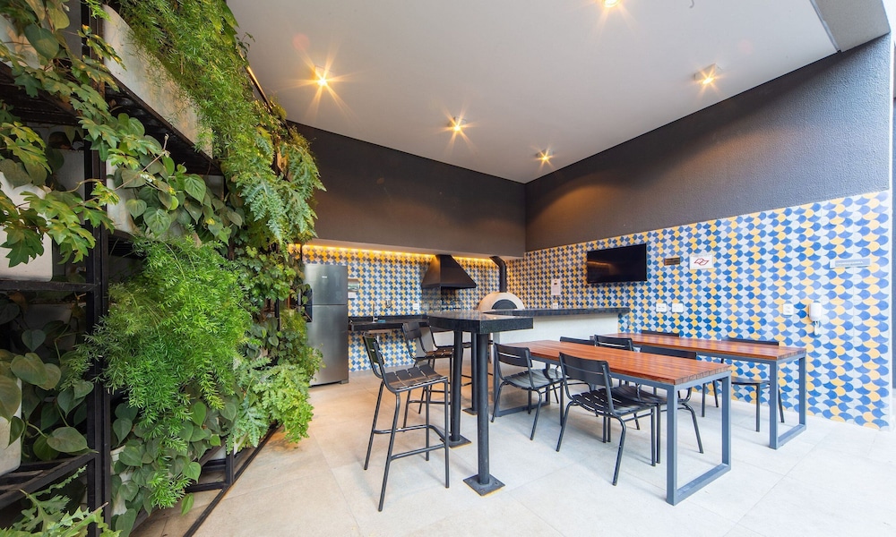 Beautiful Studio 290m From the Metro Hox1010