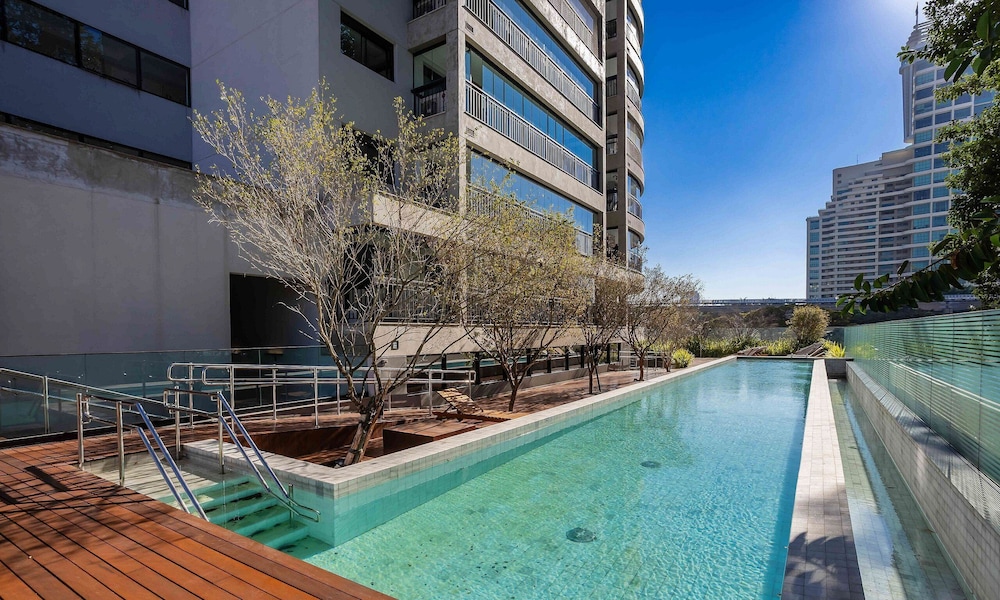 Modern Studios in a Building With a Pool in Vila Cordeiro - CTB