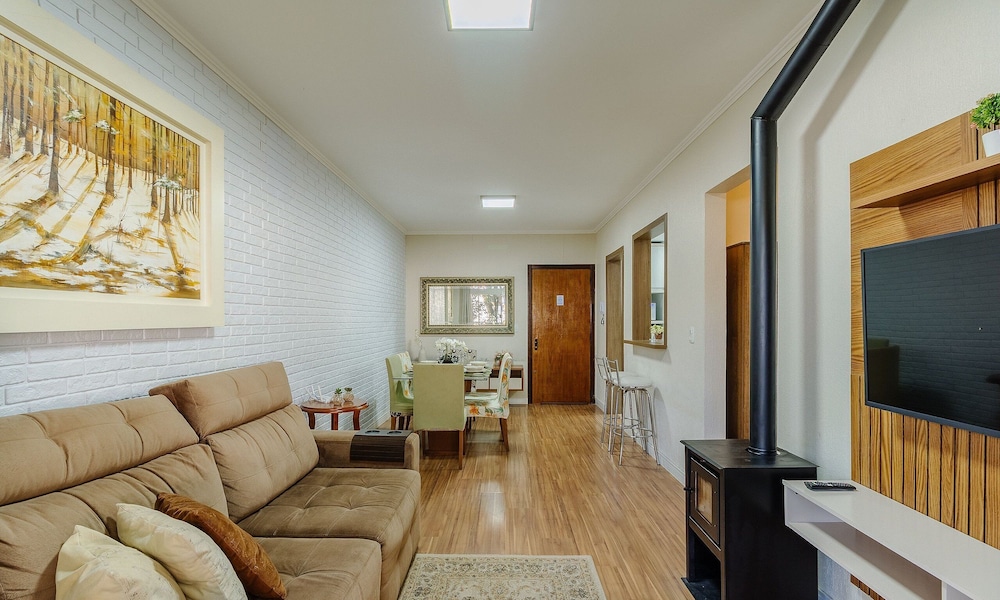 Spacious apt Winternal Fireplace in Gramado Avp105