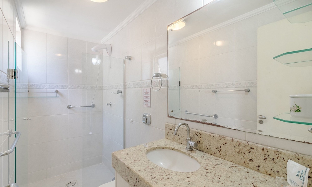 3BR Beachfront apt w/ sea View Cet802