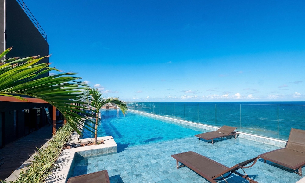 Oceanfront Studio in Condominium Ops0337