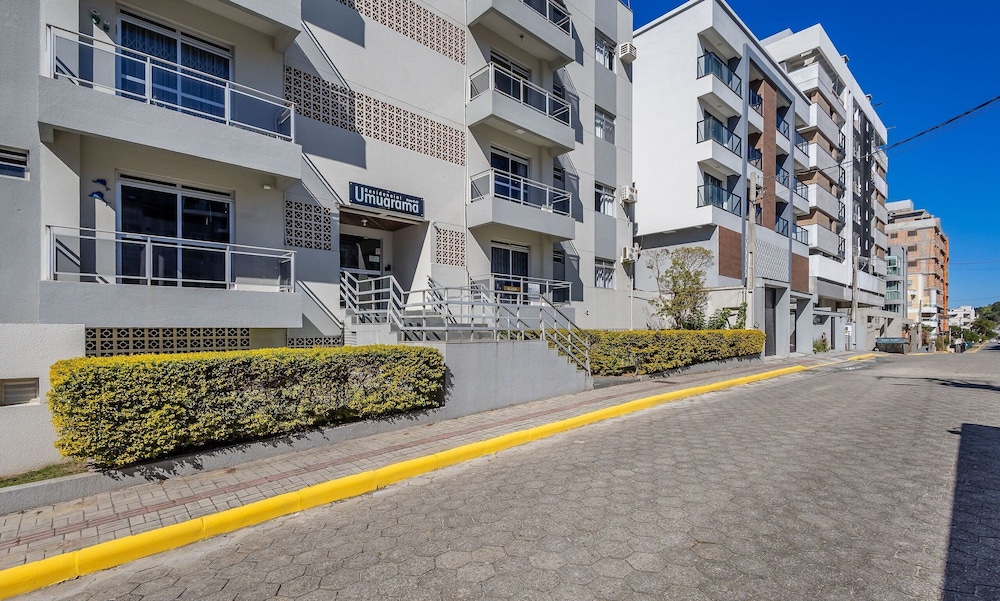 2BR apt 180m Beach BBQ & Garage Eru032