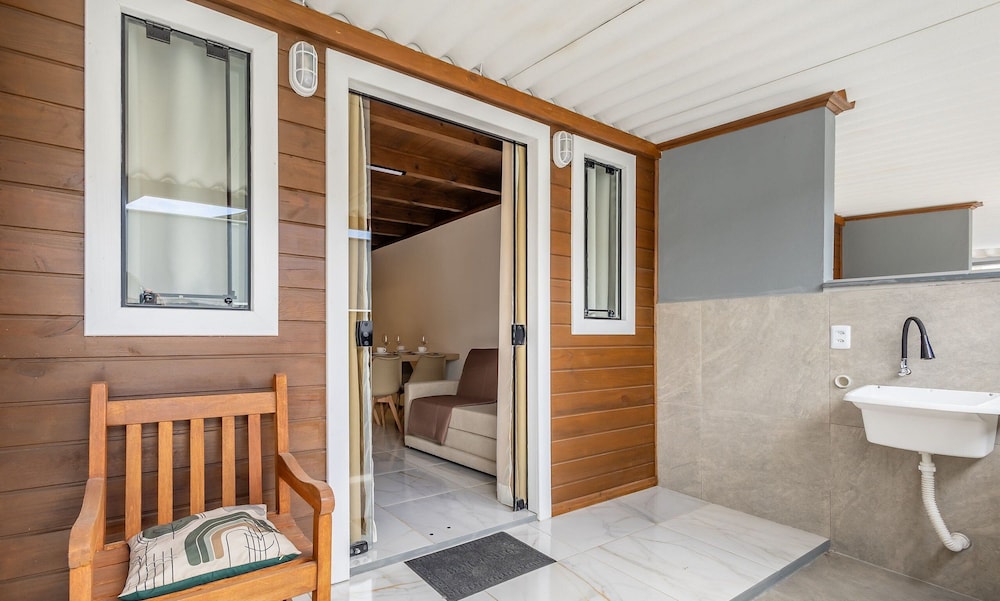 Comfortable and Sophisticated Accommodations Just Minutes From the Beach - VIL
