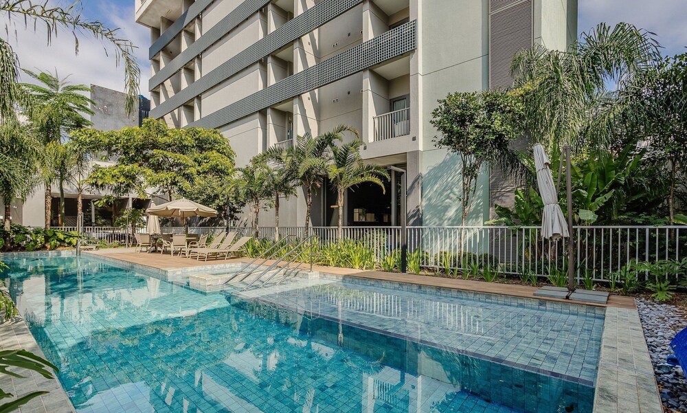 Complete Stay With Pool and gym Steps From the Metro in Pinheiros - SP - LOF