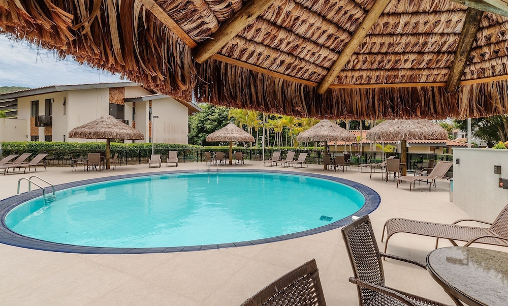 Apt 300m From the Charming Praia Brava Ccu203