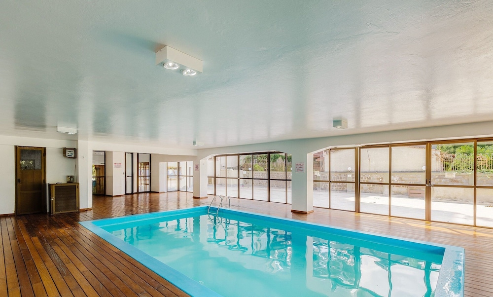 Units in Building With Swimming Pool in Gramado - MDC