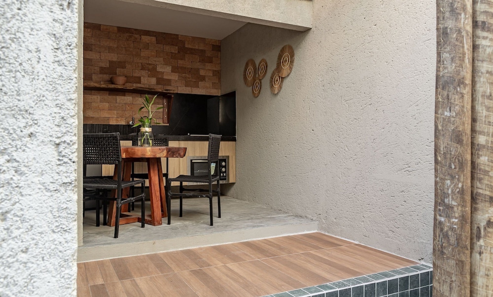 Apt With Pool and Barbecue Vnr005