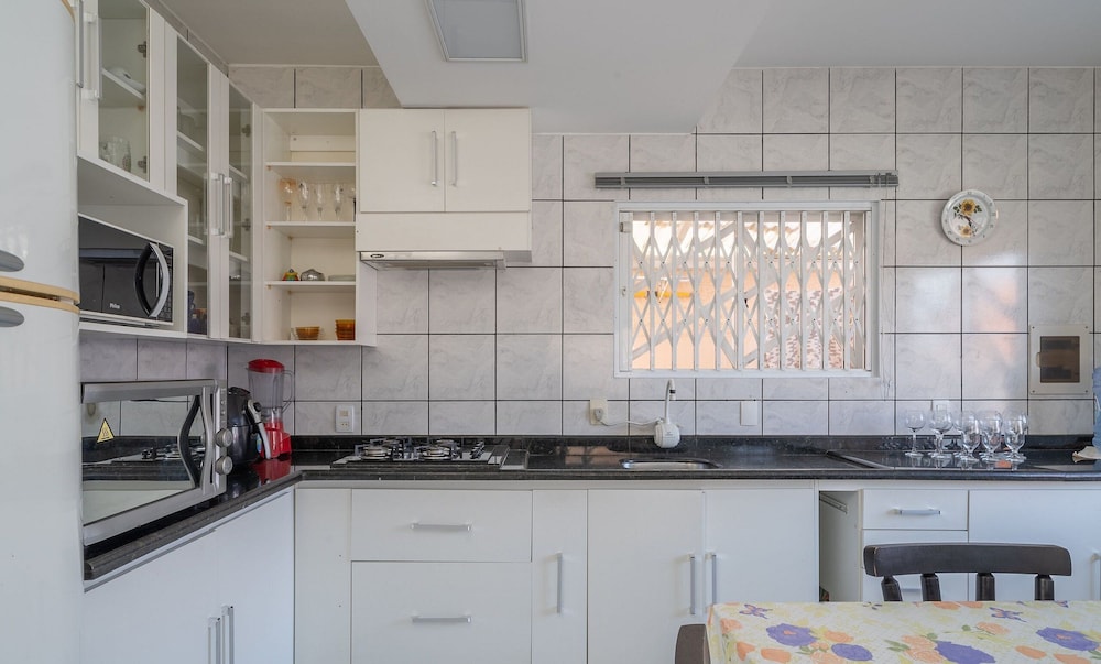 5BR Home w/ Pool in Penha Center Bsl190