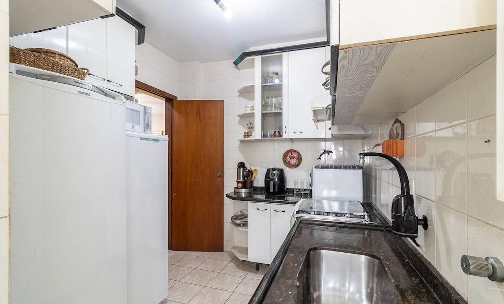 2 Bedroom apt 350m fr the Beach, BC Center Btr0302