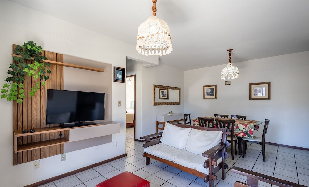 2BR apt 180m Beach BBQ & Garage Eru032