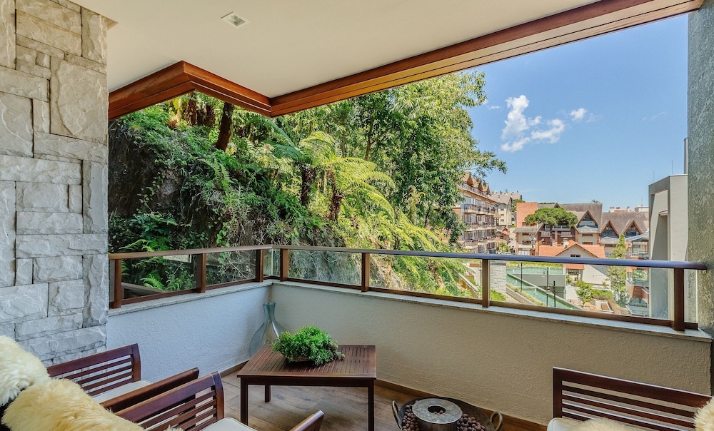 Beautiful Apt. in the Center of Gramado-rs Lar0406