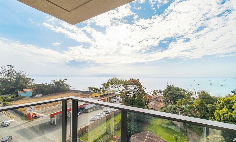Studios in a Seaside Building, Close to Beto Carreiro at Penha Spot - Psob