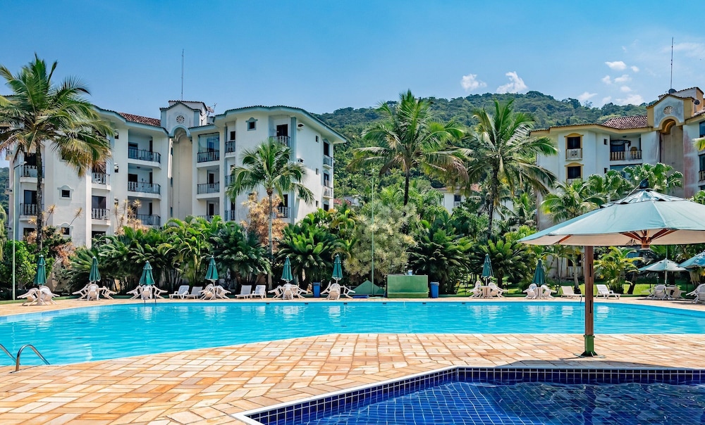 WTE - Resort-style Condominium 100m From the Beach