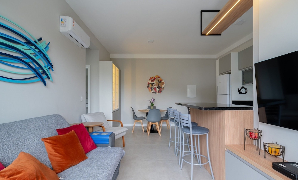 Building With Swimming Pool 800m From Beach - ACB