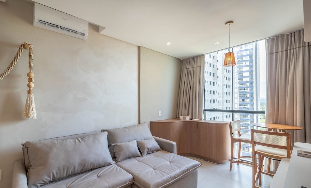 Your Exclusive Stay Just Steps From the sea in Meia Praia - FFS II