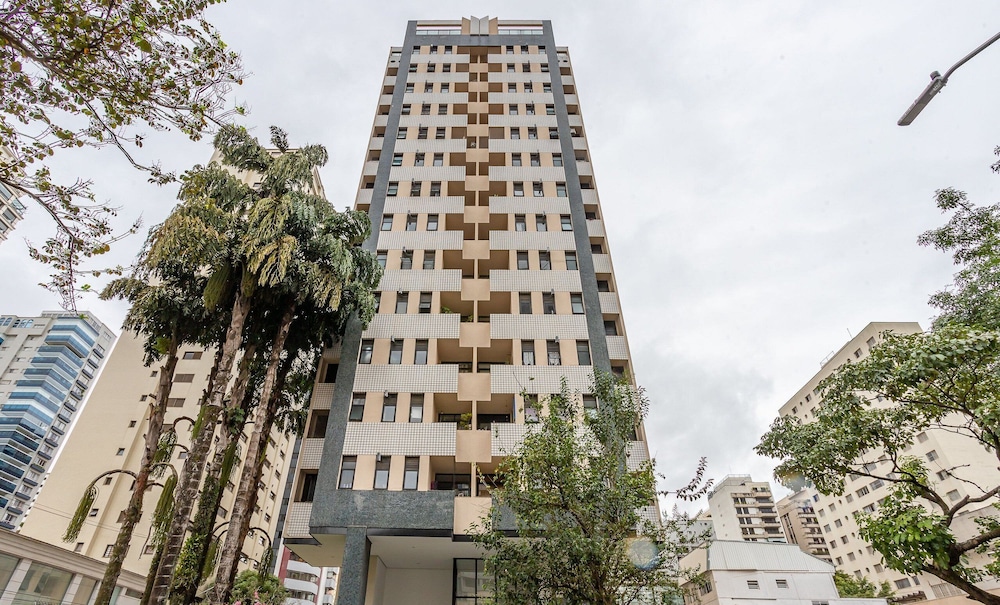 1 Bedroom Apartment with pool 600m from Moema/SP metro station NPZ093