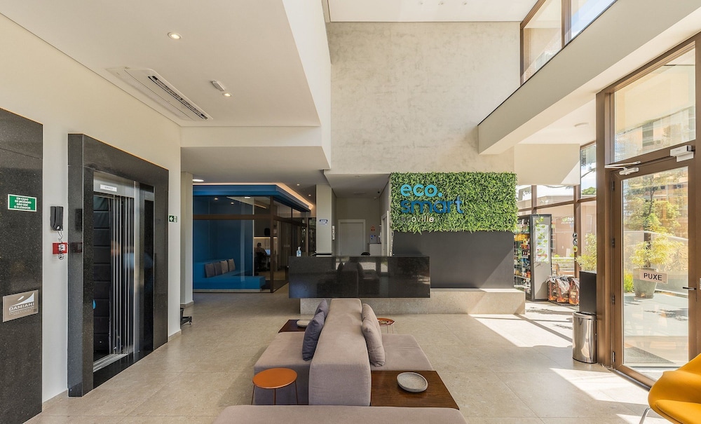 Studio in Condominium w/ Gym and Laundry Eco0304