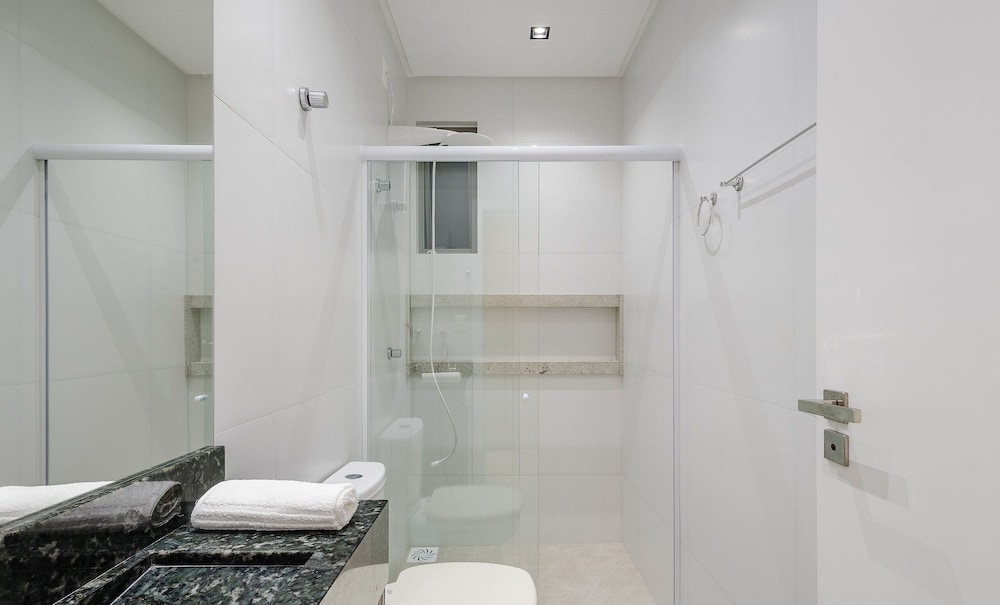 Your Exclusive Stay With Pool and Jacuzzi Just 500 Meters From the Beach - ELF