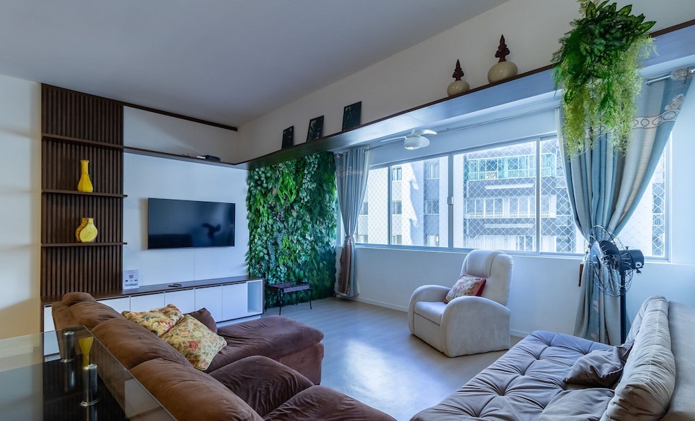 3 Bedroom Aprt w/ Suite 200m fr/ the Beach Ime1001