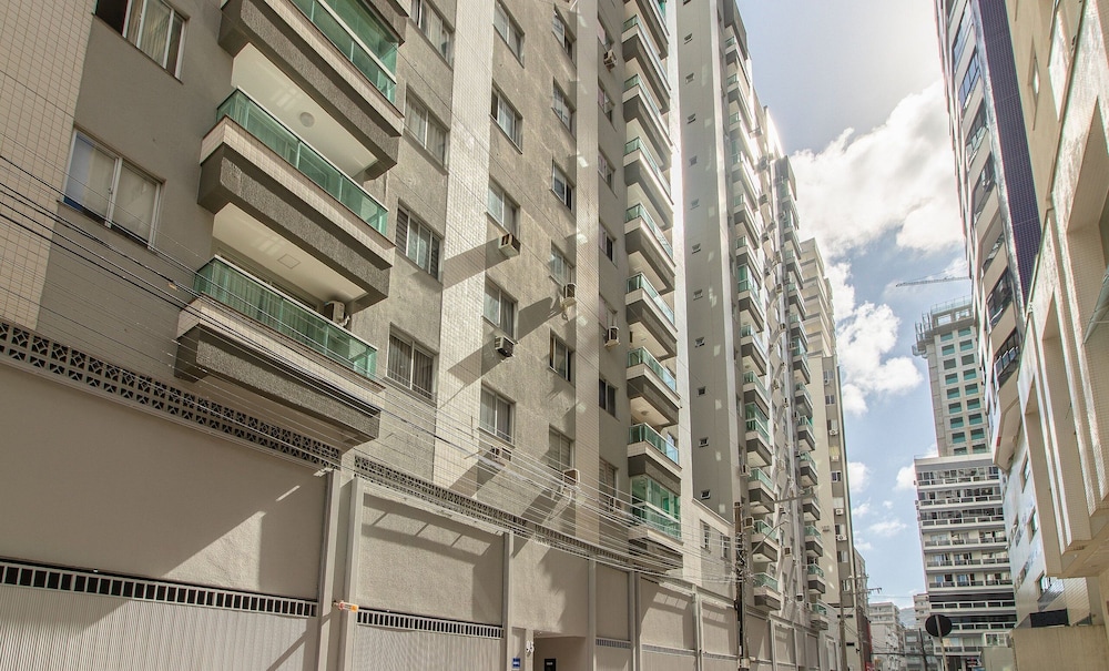 3BR Apt w/ Balcony 100m From Beach Evz0601