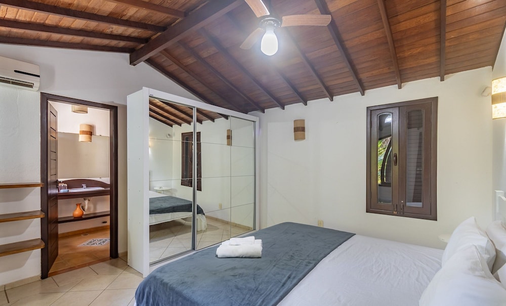 House w/ 3 Suites 400m From Mucuge Beach Mcg0006