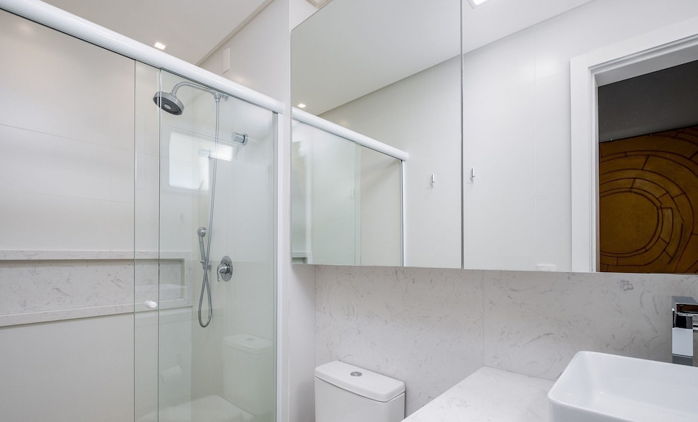 Cobertura C/jacuzzi e Churrasq em Jurere Rvo401