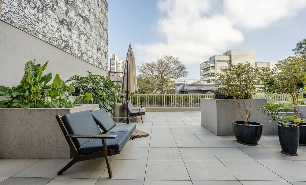 Complete Stay With Pool and gym Steps From the Metro in Pinheiros - SP - LOF