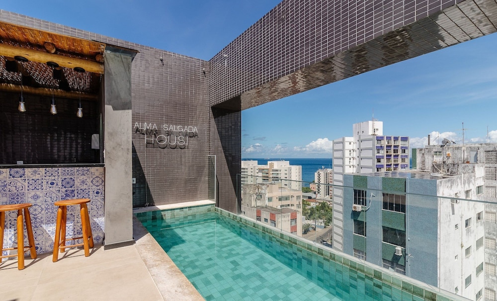 Charming Apts 450m From Barra Beach w/ Rooftop & sea View - PRV