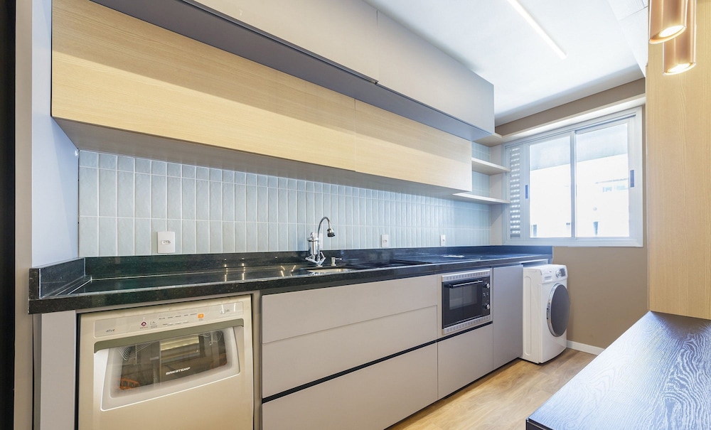 House w/ Gourmet Area, Just 10min From the sea OSH