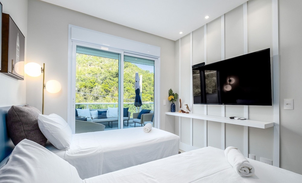 Cobertura C/jacuzzi e Churrasq em Jurere Rvo401