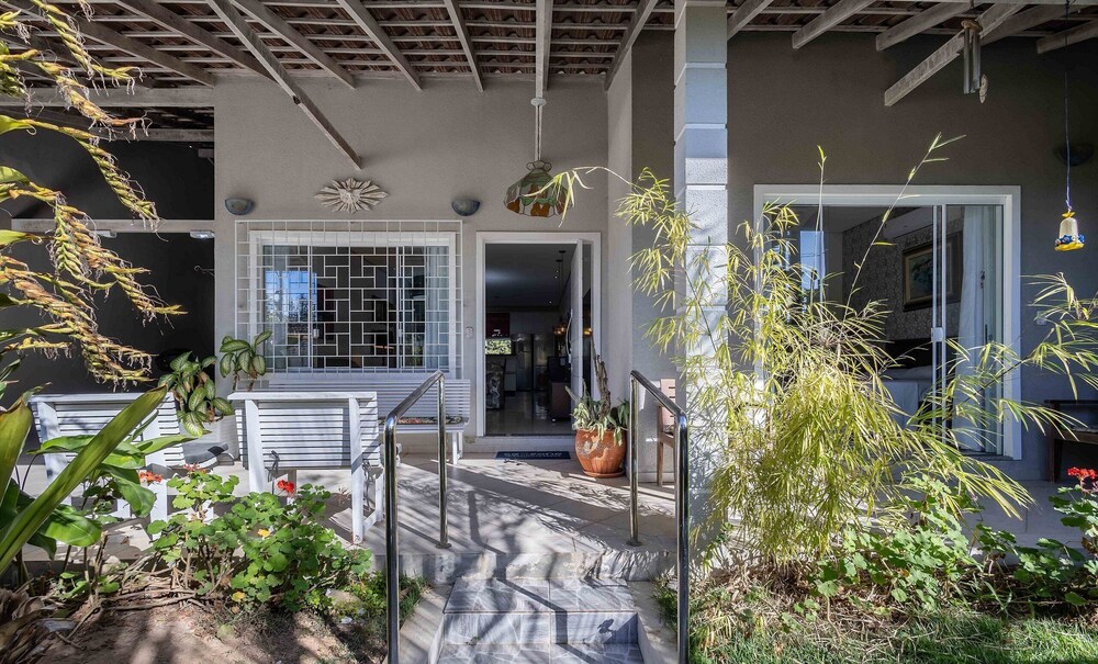 2BR House w/ Pool & BBQ in Penha Tzs210