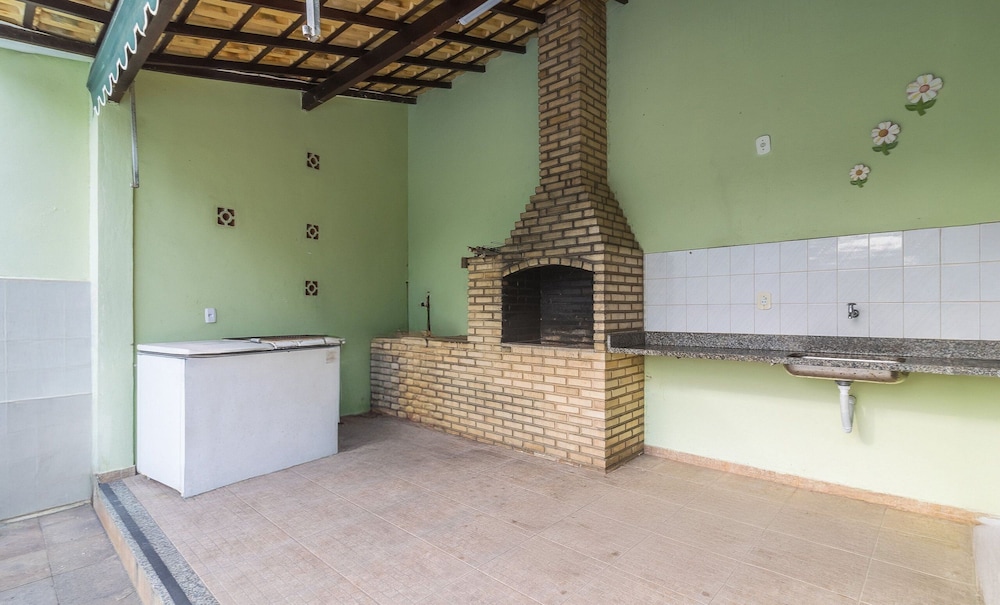 House With Pool and Barbecue.nat0202
