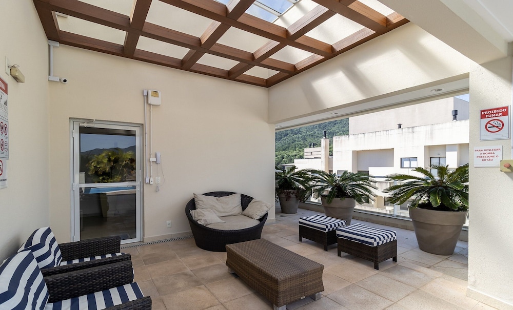 Apt With Private Barbecue and Pool Pea1301