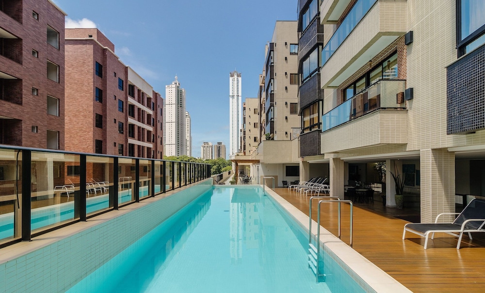 1BR Apt w/ Pool 650m From Beach Pdn0113