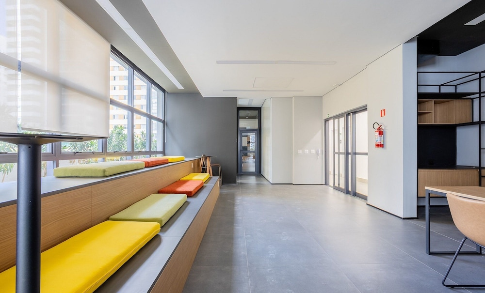 Apt w/ Balcony & View, 650m From the Metro Nik0504