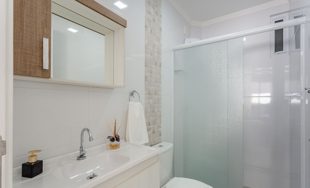 Cozy Apartment 5 Mi From the Beach, Floripa Ece104