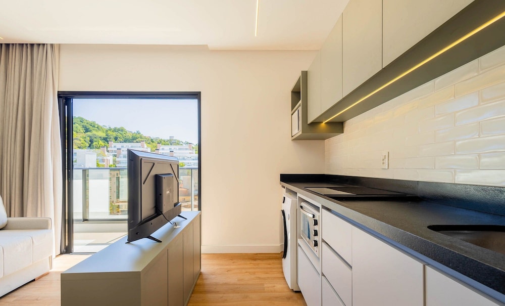 Apartments in a Building With a Pool, 180m From the Beach in Bombinhas - Sfrs