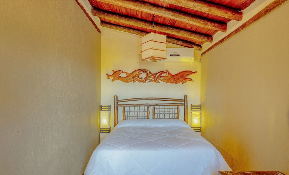 Beautiful Rustic House w/ Pool in Garopaba Egf000